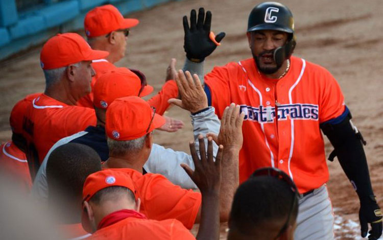 Pavel Quesada, pelotero de Cienfuegos que juega con Centrales en la I Liga Élite del Béisbol Cubano.