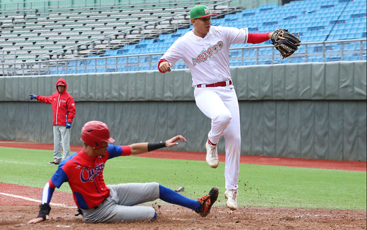 La segunda carrera de Cuba la anotó Christian Rodrí­guez tras wild pitch del lanzador mexicano José Luis Reyes.