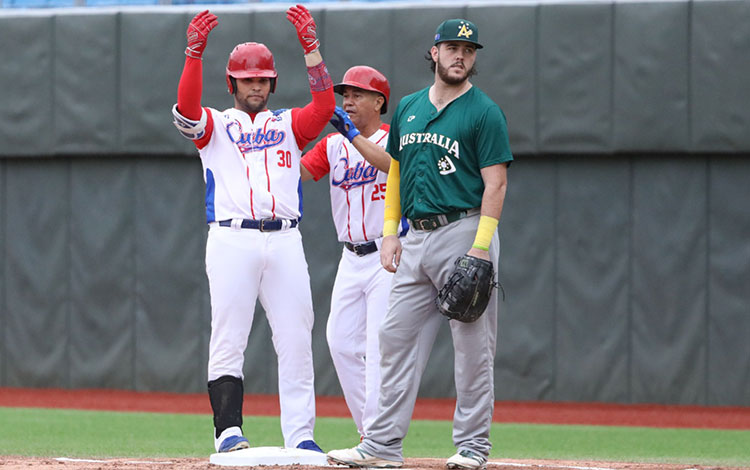 Momento del juego entre Cuba y Australia en el Mundial de Béisbol Sub-23..