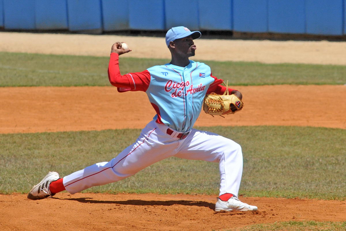 El avileño Jonathan López conquistó su primera victoria en series nacionales de béisbol.