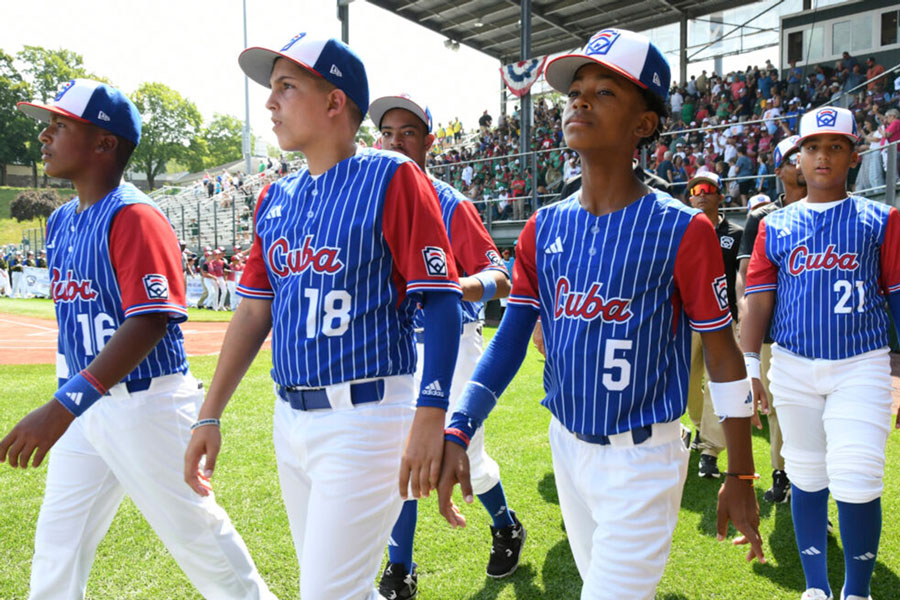 Equipo Santa Clara en el primer juego de la Serie Mundial de las Pequeñas Ligas.