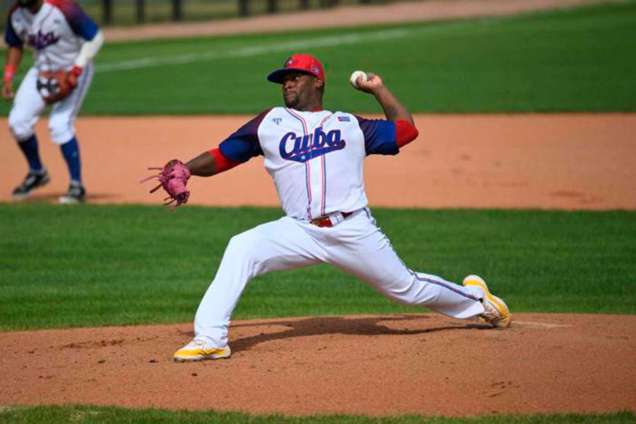 Yoannis Yera, abridor por Cuba ante República Dominicana.