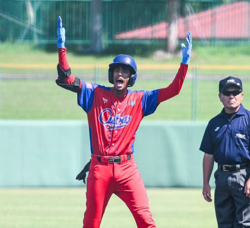 Yoan Águila, pelotero del equipo Cuba sub-18.