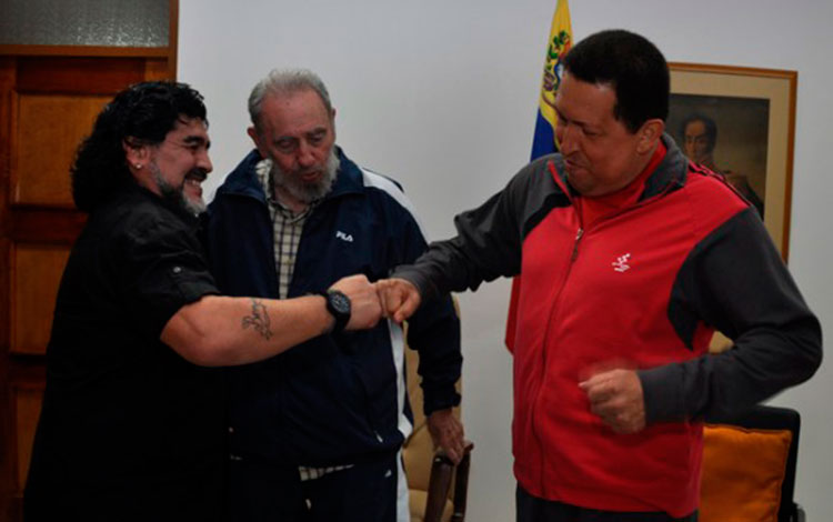 Fidel Castro, Hugo Chávez y Diego Armando Maradona en La Habana en el 2011.