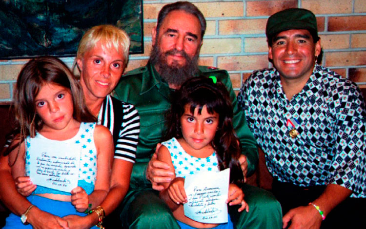 Fidel, Maradona y su esposa Claudia Villafañe en 1994. (Foto: Tomada de Internet)