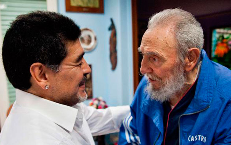 Fidel Castro Ruz y Diego Armando Maradona en 2013.