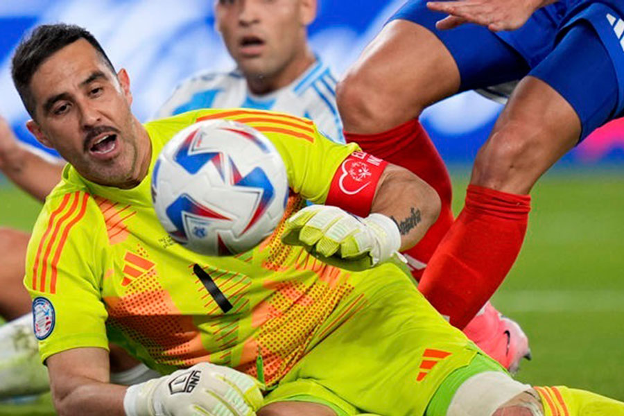 Claudio Bravo, portero de Chile.