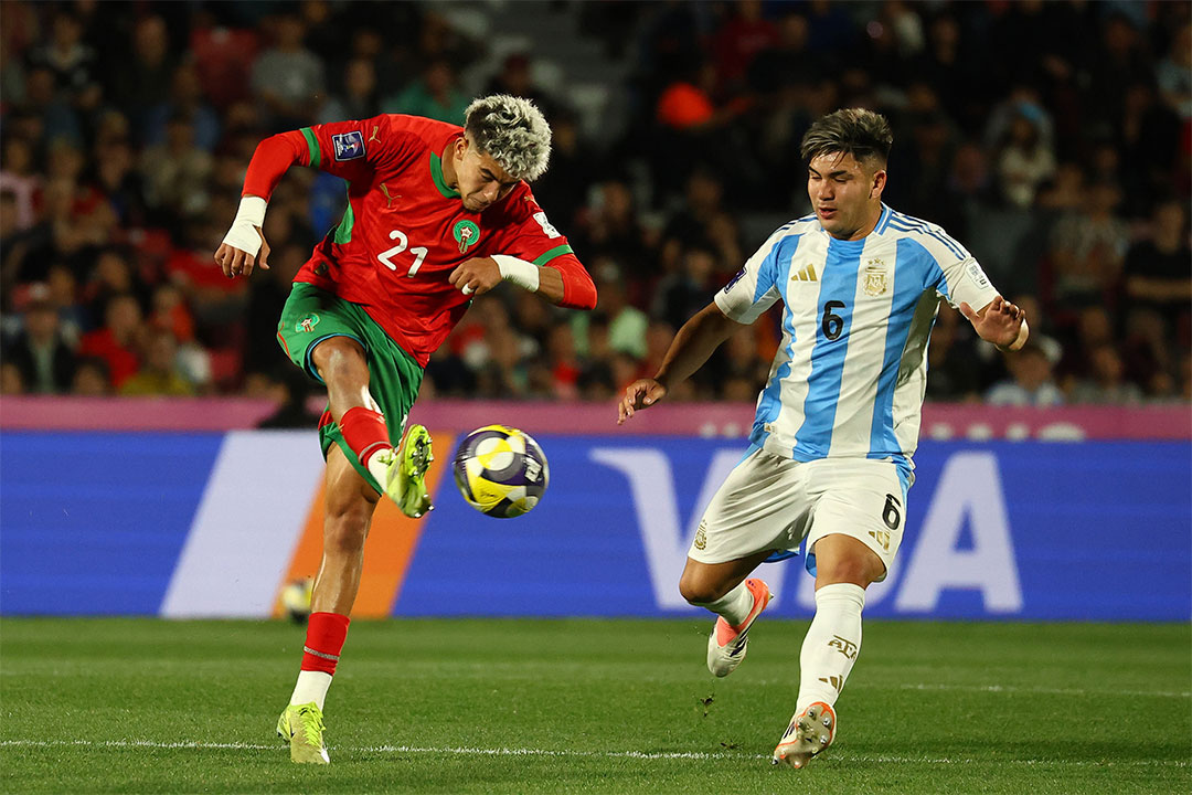 Yassir Zabiri, autor de los dos goles de Marruecos, en una acción contra Argentina.