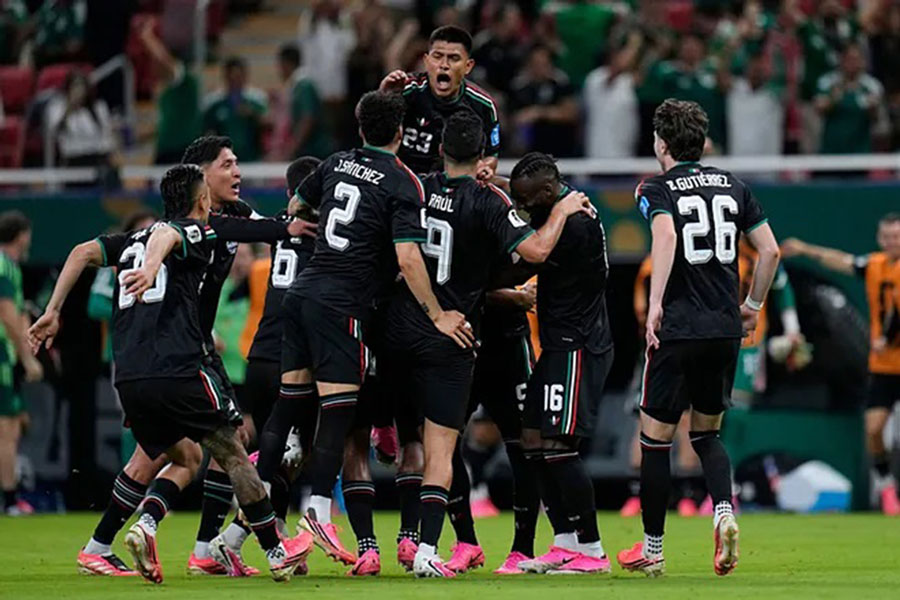 México celebra la victoria contra Corea del Sur.
