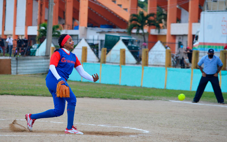 Yilian Tornés, lanzadora del equipo Granma de softbol.