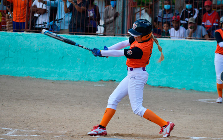 Jugadora del equipo Villa Clara de softbol.