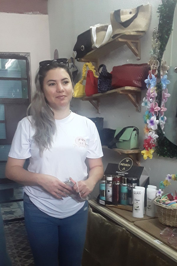 Melissa Rodríguez Fernández, dedicada a la venta de ropa y otros artículos.