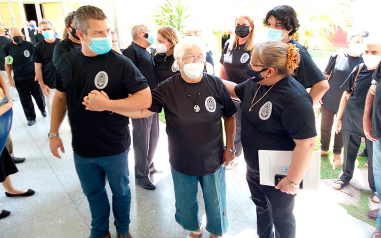 Familiares y compañeros rinden homenaje póstumo al exrector de la UCLV, José Luis Garcí­a Cuevas.