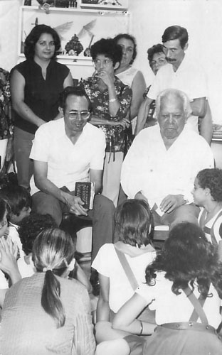  Sus estudiantes en una charla con el Poeta Nacional Nicolás Guillén. (Foto: Cortesí­a del entrevistado)