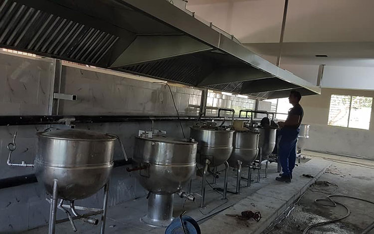 Labores de reparación de la cocina de la UCLV.