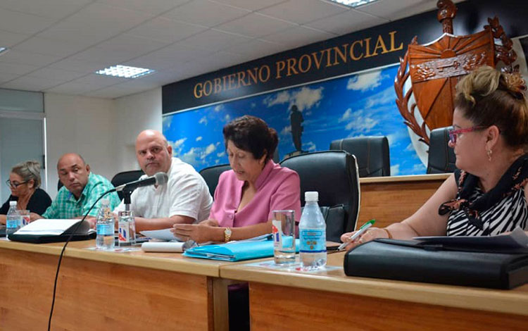 Dra. Ena Elsa Velázquez Cobiella, ministra de Educación, preside análisis sobre los preparativos para el inicio del curso escolar 2022-2023 en Villa Clara.