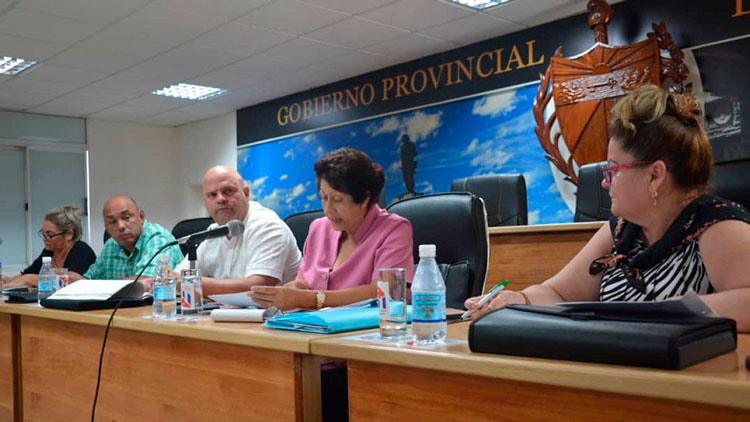 Dra. Ena Elsa Velázquez Cobiella, ministra de Educación, preside análisis sobre los preparativos para el inicio del curso escolar 2022-2023 en Villa Clara.