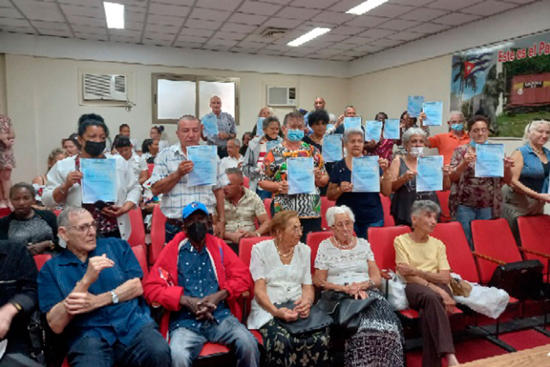 Educadores villaclareños reconocidos por la filial de la Asociación de Pedagogos de Cuba.