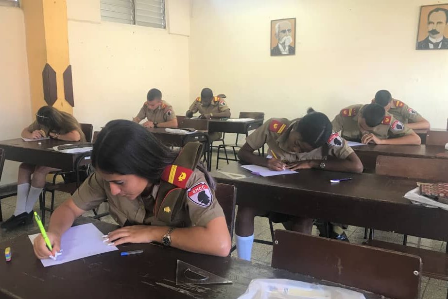 «Camilitos» de todos los grados de la enseñanza media participan en los concursos nacionales de las FAR, en representación de todas las escuelas militares del Ejército Central.