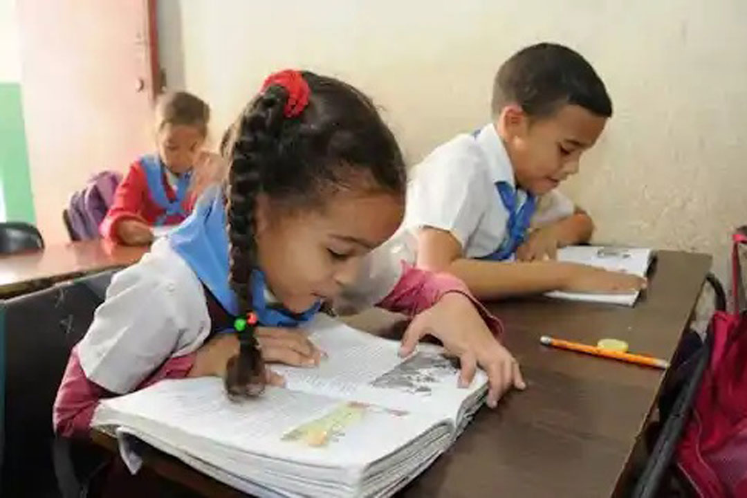 Escolares en un aula