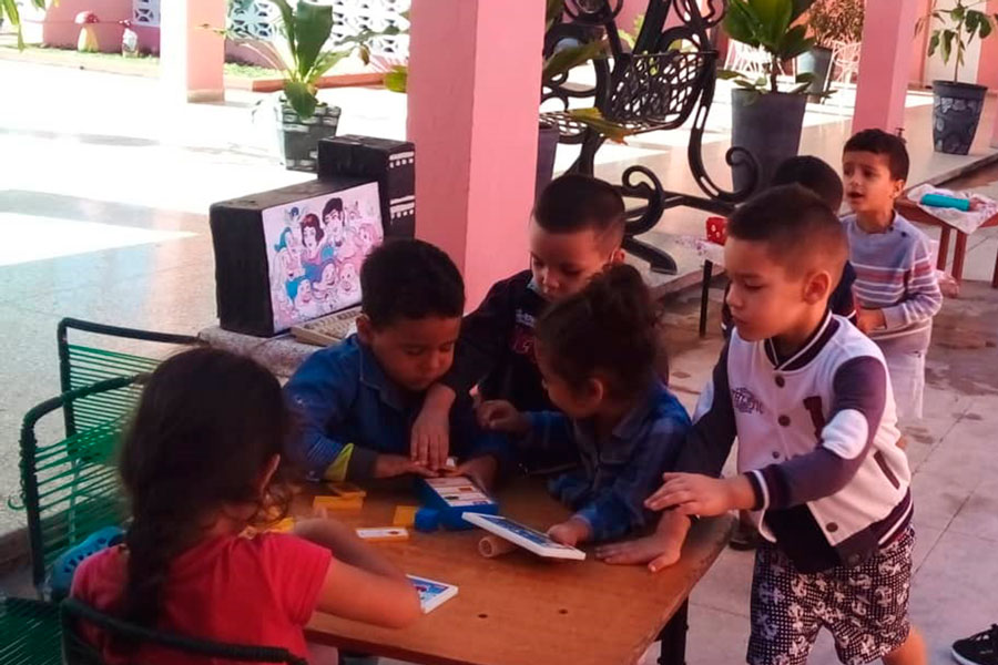 Niños jugando en el círculo infantil Flores de la Vida, de Camajuaní.