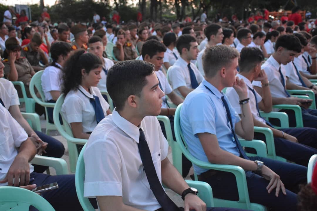 Estudiantes de preuniversitario en el encuentro central de inicio del curso escolar 2024-2025.