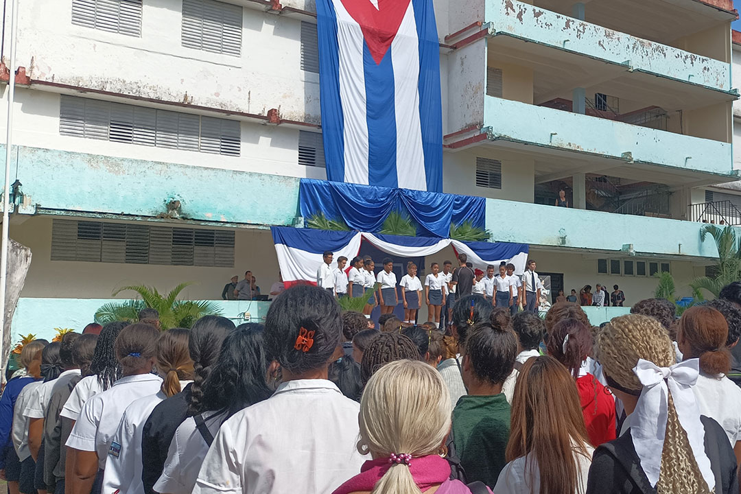 Estudiantes en acto de homenaje a Manuel Ascunce Domenech, en la Escuela Pedagógica que lleva su nombre, en Santa Clara.