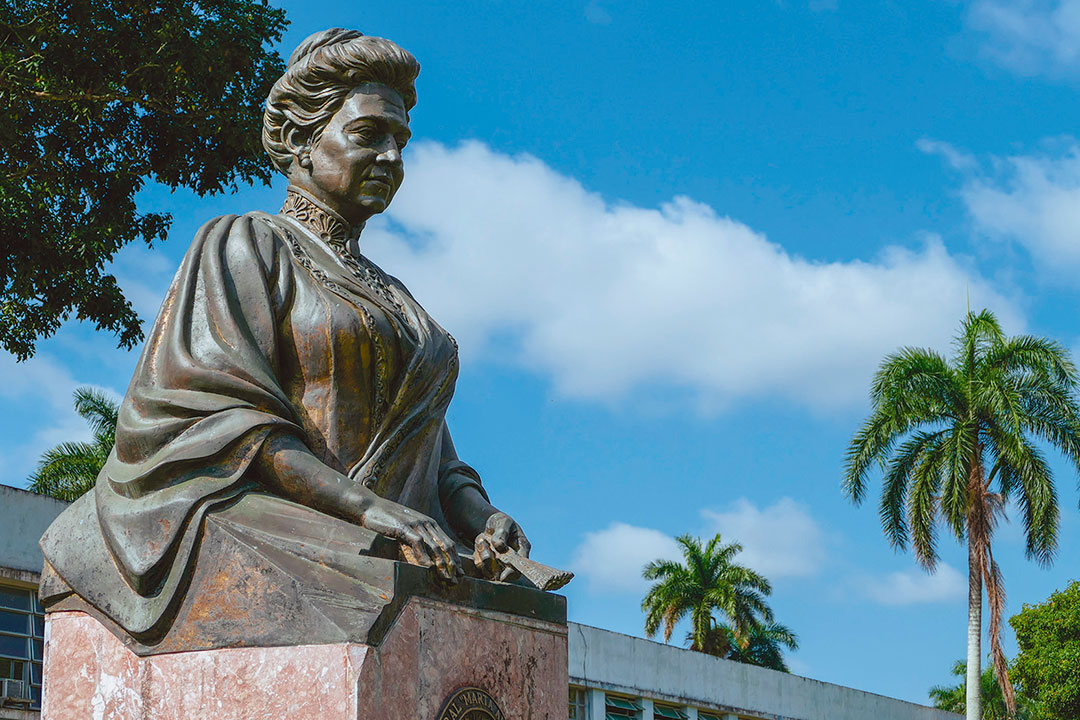 Estatua de Marta Abreu en la UCLV.