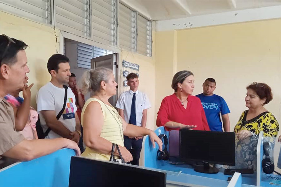 Ministra de Educación visita laboratorios de inglés de la Escuela Pedagógica de Villa Clara.