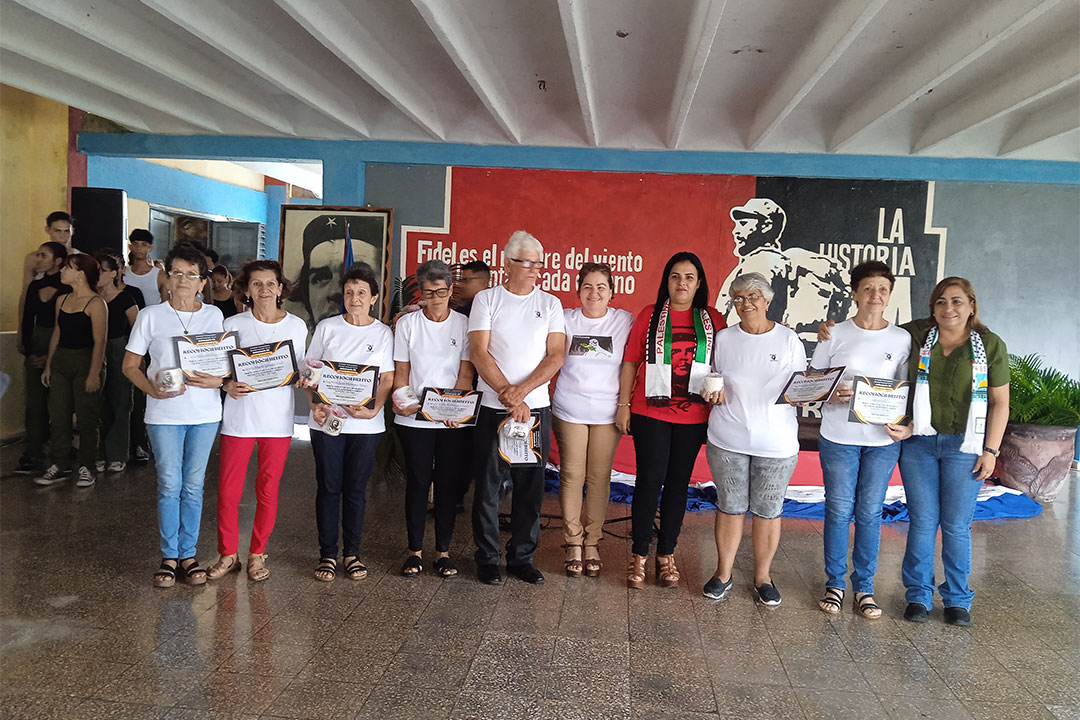 Trabajadores con 40 años de labor en el IPVCE recibieron reconocimientos.