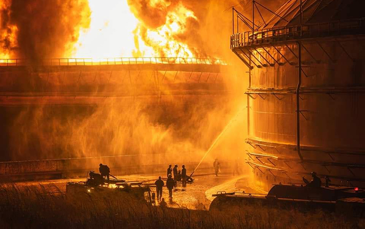 Incendio en la Base de Supertanqueros de Matanzas.