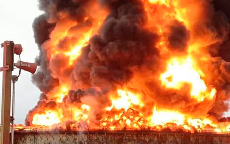 Incendio en tanque de crudo de la Base de Supertanqueros de Matanzas,