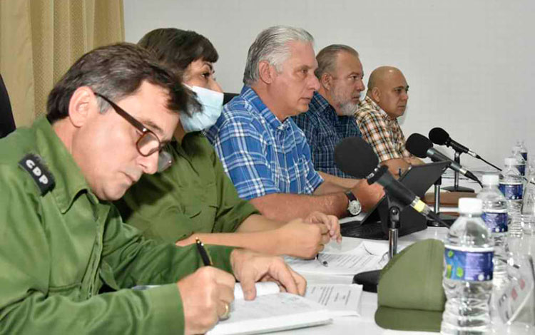 Miguel Díaz-Canel, presidente cubano, junto al primer ministro, Manuel Marrero, el secretario de Organización del PCC, Roberto Morales, la primea secretaria del PCC y el gobernador de Matanzas.