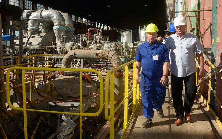 Presidente cubano, Miguel Díaz-Canel, recorrió central termoeléctrica Máximo Gómez, en Mariel.