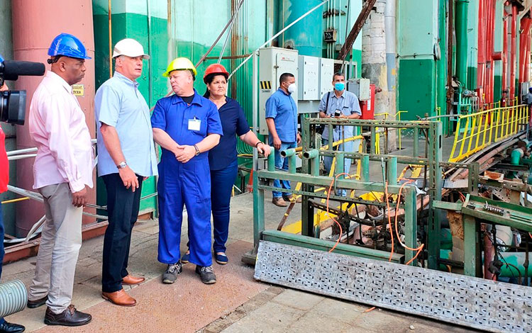 Recorrido del presidente cubano, Miguel Díaz-Canel por la termoeléctrica Máximo Gómez, del municipio de Mariel.