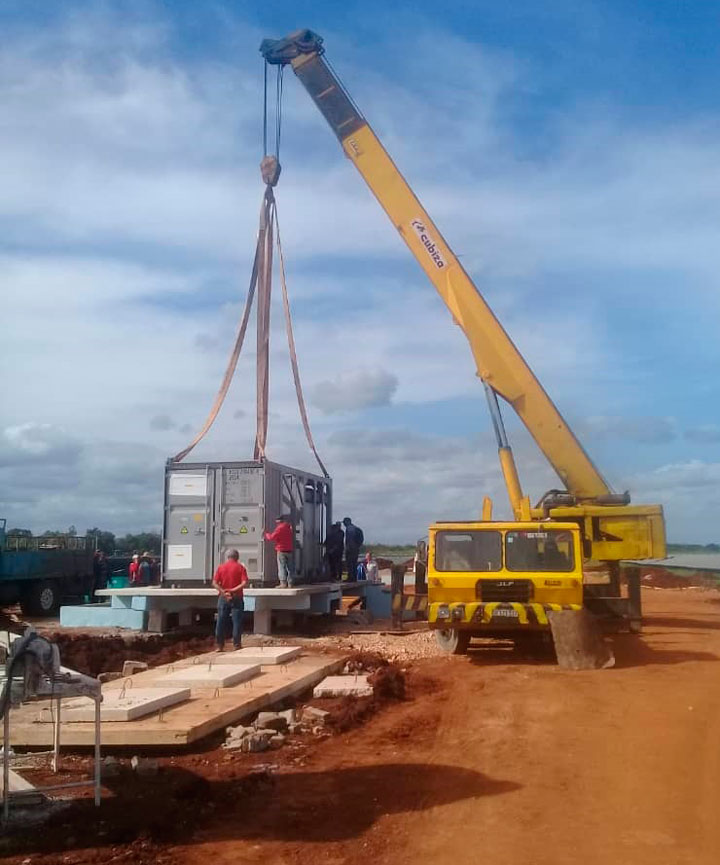 Llegada de inversor al parque solar fotovoltaico de Remedios.