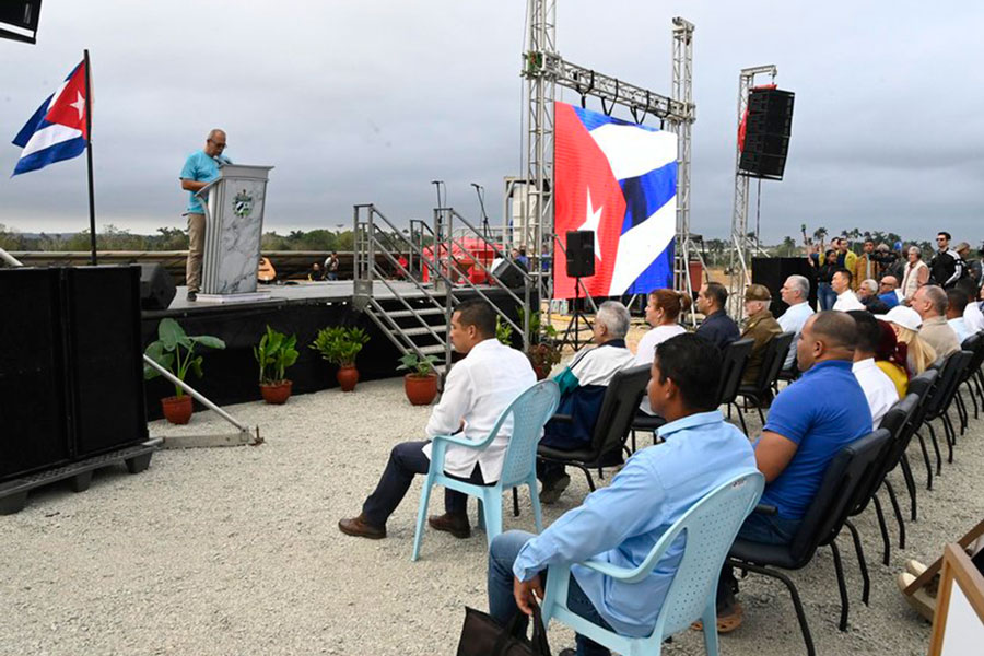 Acto de inauguración del parque solar fotovoltaico Escuela de Entermería, del Cotorro, en La Habana.