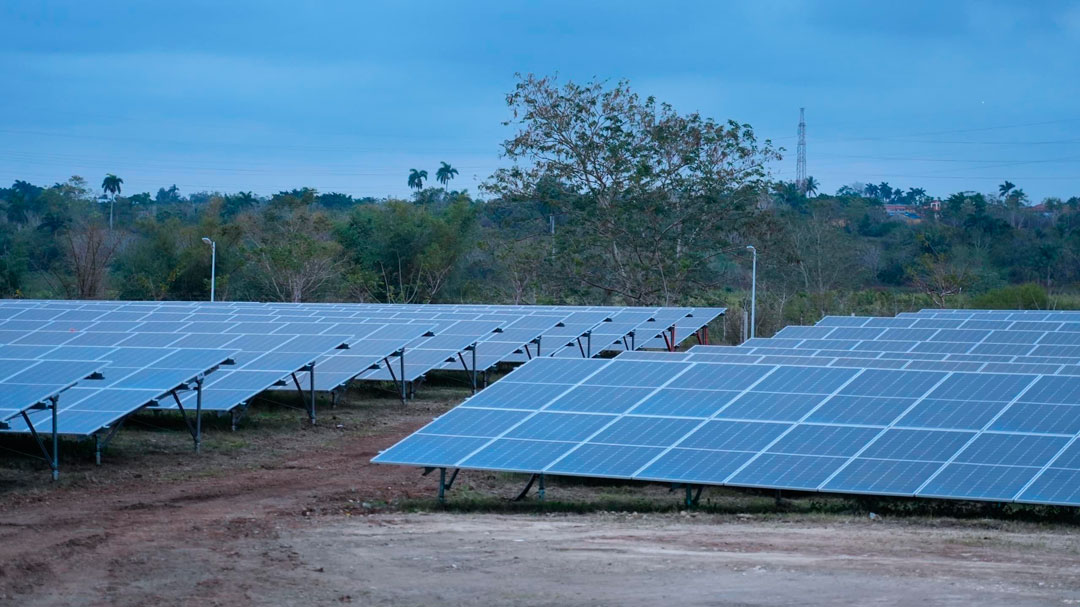 Parque solar fotovoltaico Escuela de Enfermería.