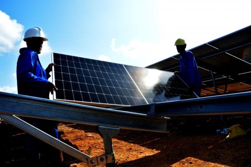 Instalación de paneles solares.
