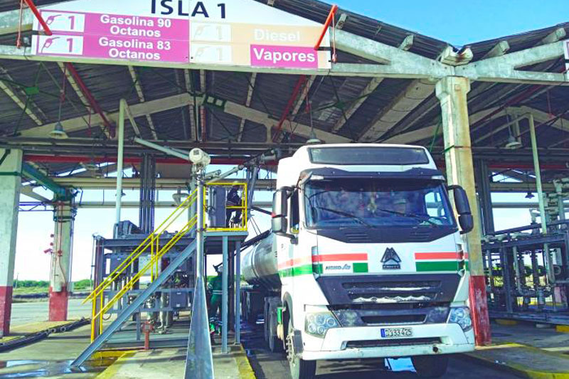 Distribución de combustible en Cuba.