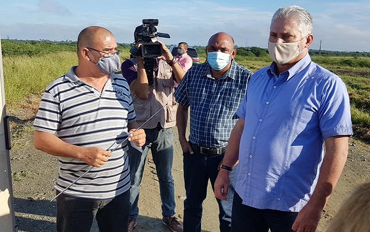 Presidente de la República de Cuba visita empresa agropecuaria Valle del Yabú.
