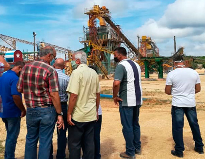 Ministro de la Construcción visita cantera El Purio, de Encrucijada. Ministro de la Construcción visita cantera El Purio, de Encrucijada.