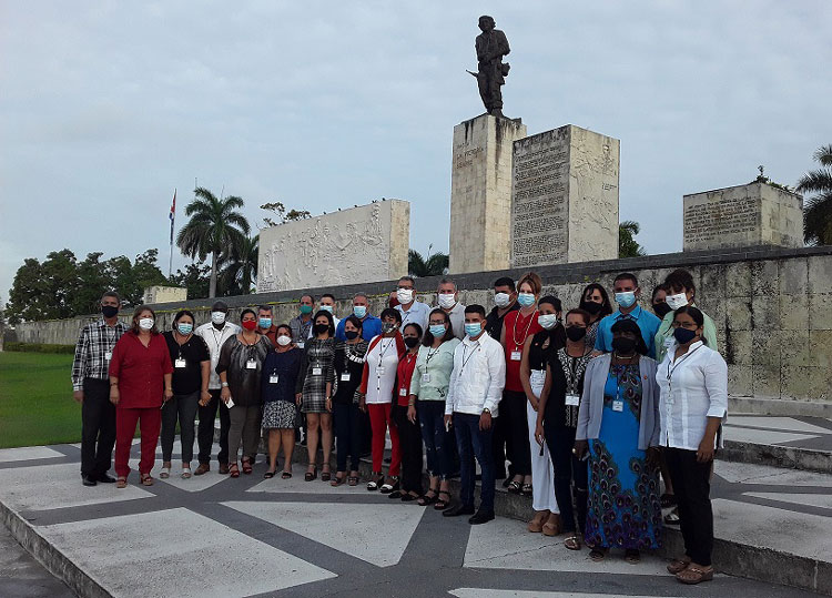 Diputados de Villa Clara en el Conjunto Escultórico Comandante Ernesto Che Guevara, en Santa Clara. Diputados de Villa Clara en el Conjunto Escultórico Comandante Ernesto Che Guevara, en Santa Clara.