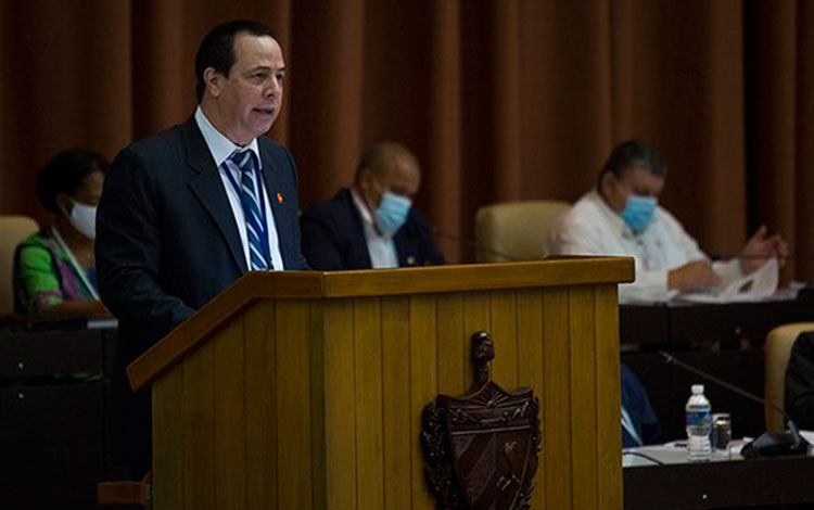 Ministro de Salud de Cuba, José Ángel Portal, interviene ante la Asamblea Naicional, el 16 de diciembre de 2020.