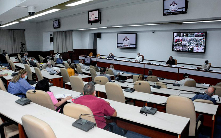 Reunión gubernamental para la aprobación de medidas a favor de la producción agropecuaria en Cuba.