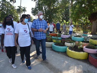 Recorrido del presidente de Cuba, Miguel Díaz-Canel, por barrio del municipio capitalino de La Lisa. Recorrido del presidente de Cuba, Miguel Díaz-Canel, por barrio del municipio capitalino de La Lisa.
