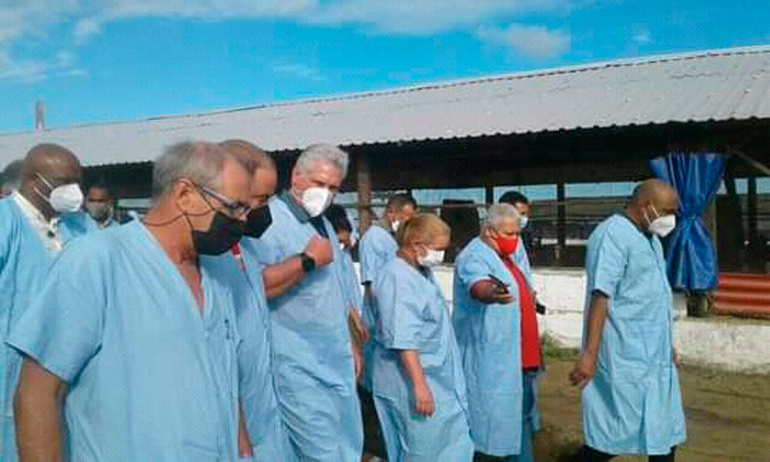 Presidente de Cuba, Miguel Dí­az-Canel Bermúdez, visita UEB Aví­cola Picadora, de Santa Clara.