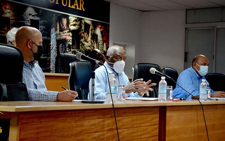 Vicepresidente de Cuba, Salvador Valdés Mesa, participa en reunión de análisis del inicio de la zafra azucarera en Villa Clara.