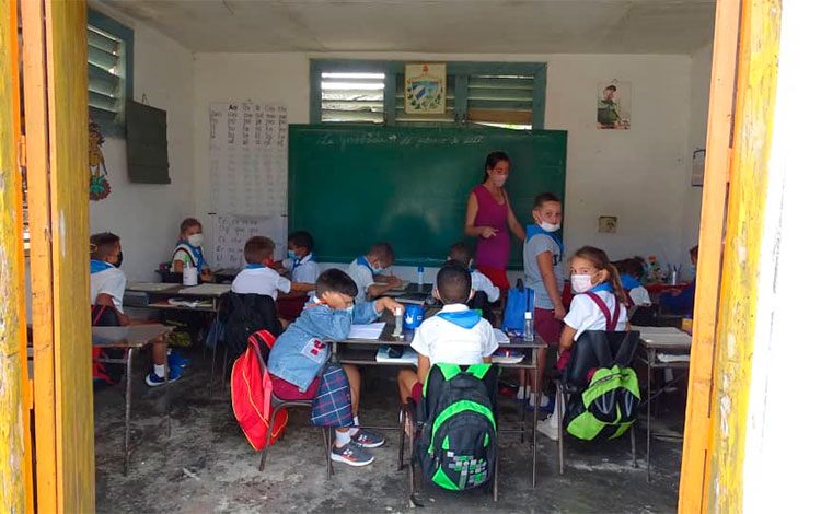 Aula alternativa de la escuela Carlos Caraballo, en Jorobada.