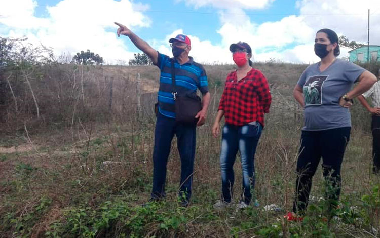 Recorrido de la vicegobernadora de Villa Clara, Milaxy Sánchez Armas, por comunidades vulnerables de Manicaragua.